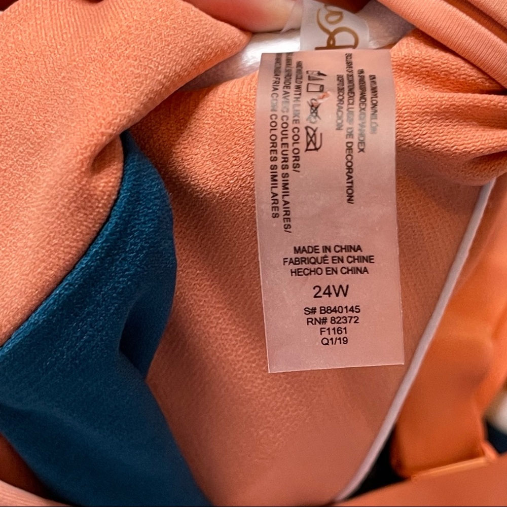 Raisins Curve Color Block Tankini Top Size 24w - image 6